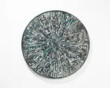 Ohne Titel by John Armleder, 1995, Farbhochdruck von Kupfertischplatte und Glitzerstaub auf Leinwand. Durchmesser: 100 cm (39 ⅜ in.), sold Feb 2025