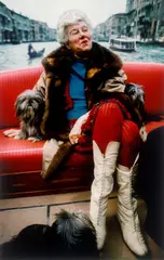 Peggy Guggenheim mit lhasas: 'max' (ernst) 'sir herbert' (read), Venice by Stefan Moses, 1974, Digital-Print auf Hahnemühle Baryta-Papier, 2017, sold Oct 2025
