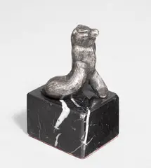 Seelöwe by August Gaul, 1915, Silber, auf Marmorsockel montiert, sold Dec 2023