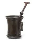 Deutschland, 15.Jh by Grosser Mörser mit Pistill, bronze, sold Jun 2018