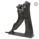Panthère aiguisant ses griffes, grand modèle, le modèle conçu vers [1927] by Georges Lucien Guyot, Épreuve en bronze à patine noire, sold Dec 2023