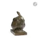 Lapin assis, grand format, sur socle, modèle créé en[1921] by Édouard-Marcel Sandoz, Épreuve en bronze à patine médaille, sold Dec 2023