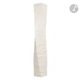 Akari J1, modèle conçu en [1951] Colonne lumineuse à suspendre by Isamu Noguchi, Papier washi collé sur brins de bambou, sold Dec 2023