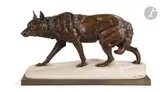 Loup et traces de pas dans la neige by Charles Valton, Épreuve en bronze patiné et marbre blanc sur un contre-socle en bronze, sold Dec 2023