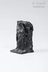 Personnages en marche by Mauro Corda, Epreuve en bronze signée et numérotée, sold Apr 2022