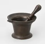Frankreich, 17.Jh by Kleiner Mörser mit Pistill, bronze, sold Mar 2018