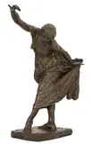 Junge, verbeugende Dame by Luigi Panzeri, bronze, sold Jun 2017