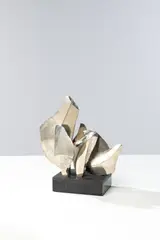 Petit refuge by Alicia Penalba, 1975, Bronze à patine argentée reposant sur un socle en marbre, sold Dec 2024