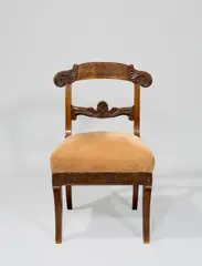Stuhl by Berlin, Um 1835, Mahagoni massiv, geschnitzt; auf Eiche furniert, sold Jul 2015