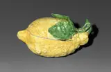 Deckeldose in Form einer Limone by Fabbrica di Pasquale Antonibon alle Nove, Um 1775, Fayence, bemalt, glasiert, sold Jun 2016