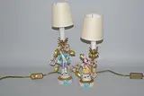 Porzellan, galantes Paar auf einem Sockel, polychrom bemalt, Metallmontur in Form eines Blütenzweiges mit applizierten farbig bemalten Blumen by 1 Paar Tischlampen, Deutschland, um 1900, marble, sold Jun 2015