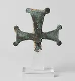 Byzantinisch, 9./11.Jh by Fragment eines Segenskreuzes, bronze, offered Sep 2014