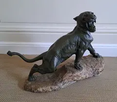 Lionne rugissant by Thomas François Cartier, Bronze à patine verte, socle en marbre, sold Sep 2024