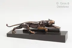 Panthère à l’affût by Georges Lavroff, Epreuve en bronze à patine foncée nuancée vieil or reposant sur une base de marbre noir, sold Mar 2021