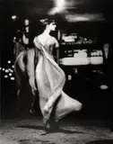 Times Square: The Night Fantastic by Lillian Bassman, 1997, Silbergelatineabzug, vor 2004. 66,2 cm × 51,3 cm (76,7 cm × 61,7 cm) (26 ⅛ in. × 20 ¼ in. (30 ¼ in. × 24 ¼ in.)), sold Nov 2011