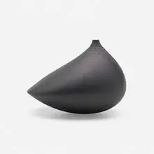 Pollo vase by Sami Wirkkala, 1970, glazed porcelain, sold Aug 2022