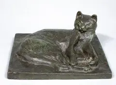 Chat couché by Théophile Steinlen, Bronze à patine brun-vert, sold Nov 2009
