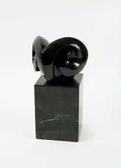 Sans titre by Franco Adami, Marbre noir sculpté, sold Oct 2019