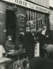 Les brocanteurs by Pierre Jahan, Tirage argentique postérieur sur papier baryté, copyright du photographe, sold Oct 2026