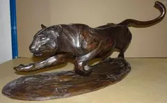 Léopard by Hadrien David, 2008, Epreuve en bronze à patine brune, sold May 2019