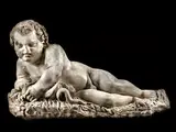 Herkulesknabe als Schlangentöter by Römischer Bildhauer der ersten Hälfte des 17. Jahrhunderts, marble, offered Dec 2018