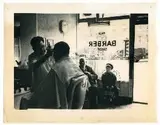 Barber Shop by Esther Bubley, vers 1950, Tirage Standard Oil du New Jersey Épreuve argentique d'époque, sold Apr 2011