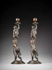 Paire de bougeoirs formés d’ours acrobates by Christophe Fratin, Bronzes à patine brun nuancé, sold Feb 2026