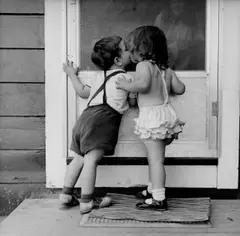 First Love. 1950er Jahre by Jacques Lowe, Späterer Silbergelatineabzug, sold Jun 2015