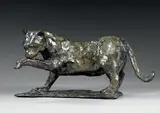 Panthère se léchant la patte by José-Maria David, Bronze à patine verte et brun nuancé, sold Nov 2008