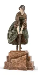Un léger accident, circa 1925-30 by Demetre Chiparus, Epreuve chryséléphantine en bronze à triple patine rehaussée de dorure, sold Jun 2018