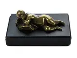 Untitled by das auf einem Stein schläft Kleine Tischbronze in Gestalt eines nackten Knäbleins, bronze, sold Sep 2017