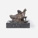 Henne mit Küken by August Gaul, Bronze, dunkelbraun patiniert, sold Nov 2024
