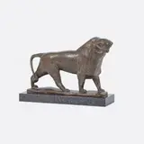 Schreitender Bergischer Löwe by Philipp Harth, Bronze, dunkelbraun patiniert, auf schwarzem Granitsockel, sold Sep 2024
