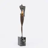 Kleine Nike by Paul Wunderlich, 1975, Bronze, dunkelbraun, partiell grün patiniert, partiell poliert, sold Sep 2024