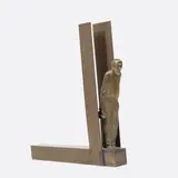 Der Werftarbeiter by Waldemar Otto, Bronze, braun patiniert, sold Sep 2024