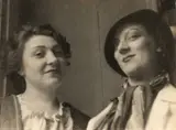 Kiki de Montparnasse et Youki Foujita-Desnos (Lucie Badoud, dite), c. 1945-1950 by dit Michel Sima Michal Smajewski, Épreuve argentique d'époque sur papier Agfa-Brovira, sold Jun 2025