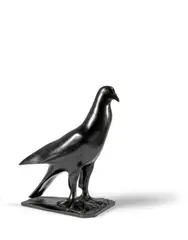 Le pigeon Nicolas by François Pompon, 1929, Bronze à patine noire, sold Apr 2024