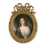 Portrait de femme en robe de dentelle blanche, écharpe de dentelle noir, devant une draperie by François Meuret, Dans un cadre à chevalet en bronze ciselé et doré de la maison Alphonse GIROUX, Paris, sold Mar 2024