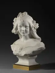 Jeune fille en buste, des fleurs dans les cheveux by Agathon Léonard, Marbre blanc, sold Sep 2024