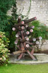 Fontaine by Pol Bury, 1978-92, Cuivre patiné, pompe hydraulique 3 pieds, 18 cylindres, sold Dec 2024