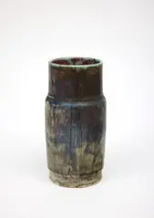 Important vase by Ernest Chaplet, circa 1886, Grès porcelanique à couverte bleu et sang-de-bœuf à effets de matière texturée sur fond beige, sold Apr 2024