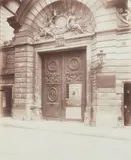 Hôtel des Ambassadeurs de Hollande 47 rue Vieille du Temple n° 4076 by Eugène Atget, Photographie positive sur papier albuminé, d'après négatif sur verre au gélatino-bromure, sold Oct 2015