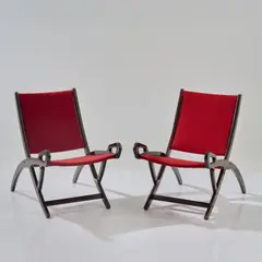 Zwei Klappsessel 'Ninfea' by Gio Ponti, 1958, Buchenholz, schwarz gebeizt, roter Textilbezug, Messingblech (Fratelli Reguitti, Agnosine), sold Oct 2026