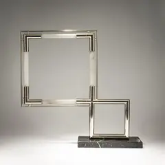Tischleuchte 'Quadro' by Jacques Adnet, 1929, Metallrohr, vernickelt, Leuchtstoffröhren, schwarzer Marmor, Metallblech (Frankreich, wohl 1970/1980er Jahre), sold Jun 2026