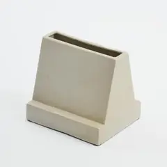 Vase 'Y19' aus der 'Yantra'- Serie by Ettore Sottsass, 1969, Steingut, weiß glasiert (Design Centre, Poltronova, 1969-79), sold Jun 2026