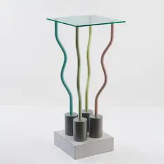 Tisch 'Le Strutture Tremano‘ by Ettore Sottsass, 1979, Spanholz, laminiert, Metallrohr, farbig lackiert, farbloses Glas (Studio Alchimia, Mailand), sold Jun 2026