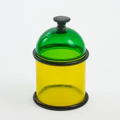Deckelgefäß 'Faliera' by Ettore Sottsass, 1974, Glas, violett, gelb und grün (Vetreria Vistosi, Murano), sold Jun 2026