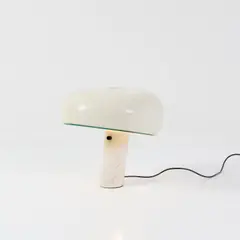 Tischleuchte 'Snoopy' by Achille Castiglioni, 1967, Metallblech, weiß lackiert, Glas, farblos, weißer Marmor mit grauer Äderung (Flos, Brescia), sold Jun 2026