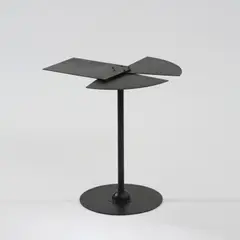 Beistelltisch 'Eventail' by Pierre Chareau, 1930, Stahlrohr, Stahlblech, geschwärzt (Ecart International, Paris, 1990er/2000er Jahre), sold Mar 2026