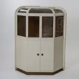 Vitrine aus dem Speisezimmer von Else von Guaita-Lampe by Henry van de Velde, 1906, Scheidemantel, Weimar (H), sold Dec 2025